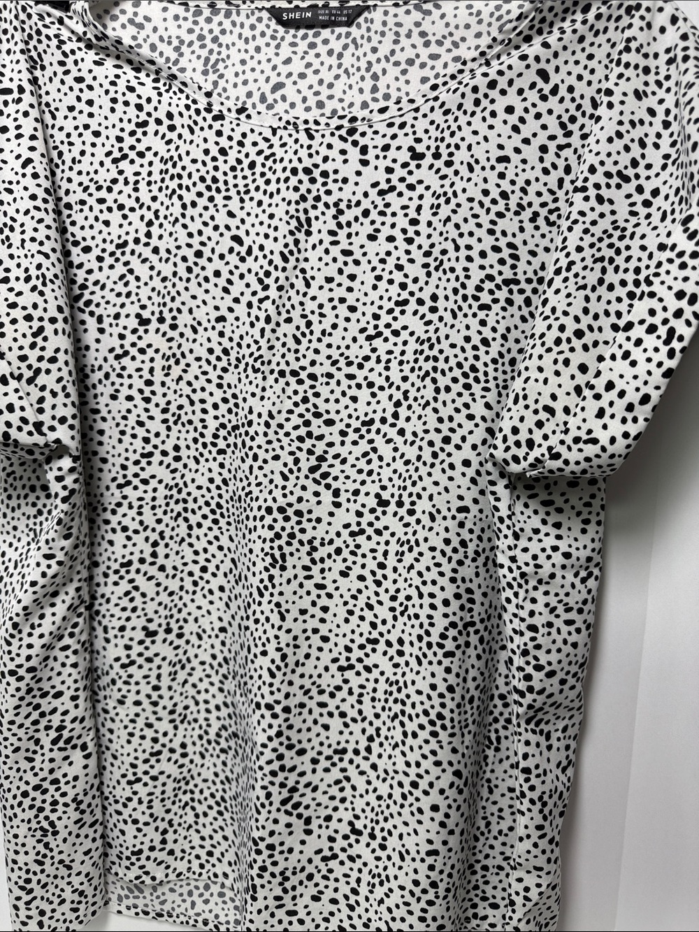 SHEIN White and Black Speckled Short Sleeve Blouse